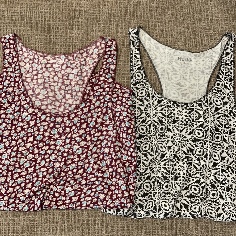 2 tank tops. Size Lg